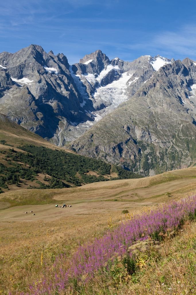 Breathtaking view of La Grave with the magnificent Alps, perfect for travel enthusiasts.